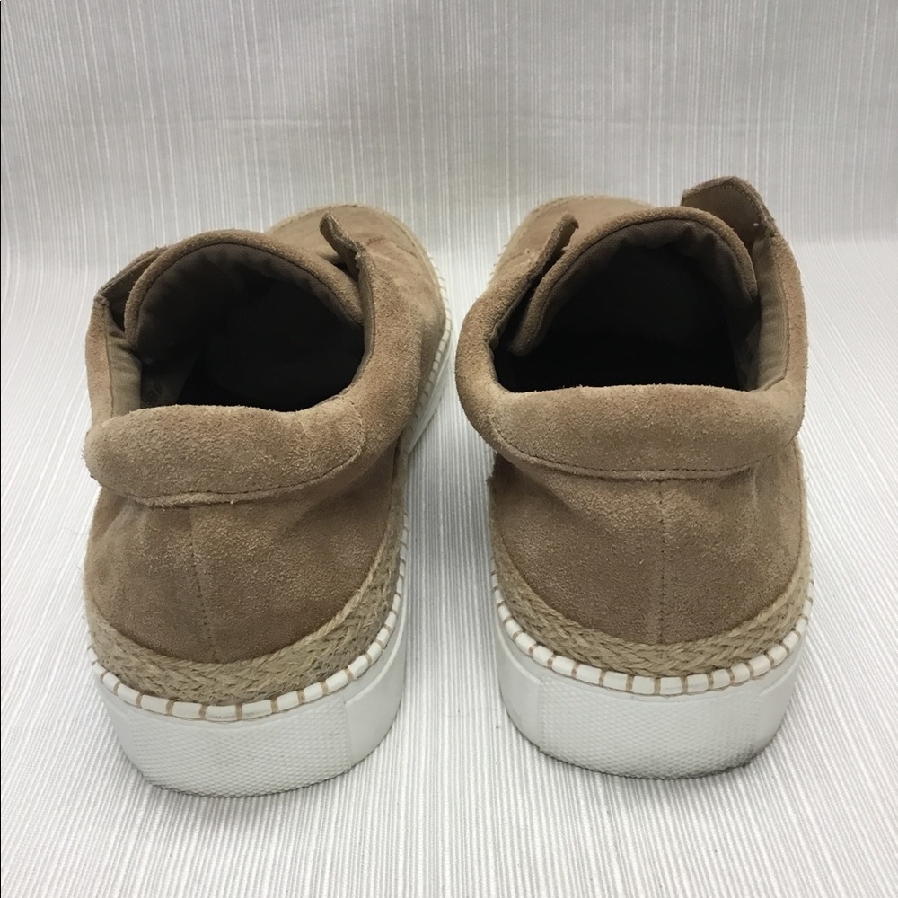 Steve Madden Neutral Suede Flats. - Picture 3 of 7